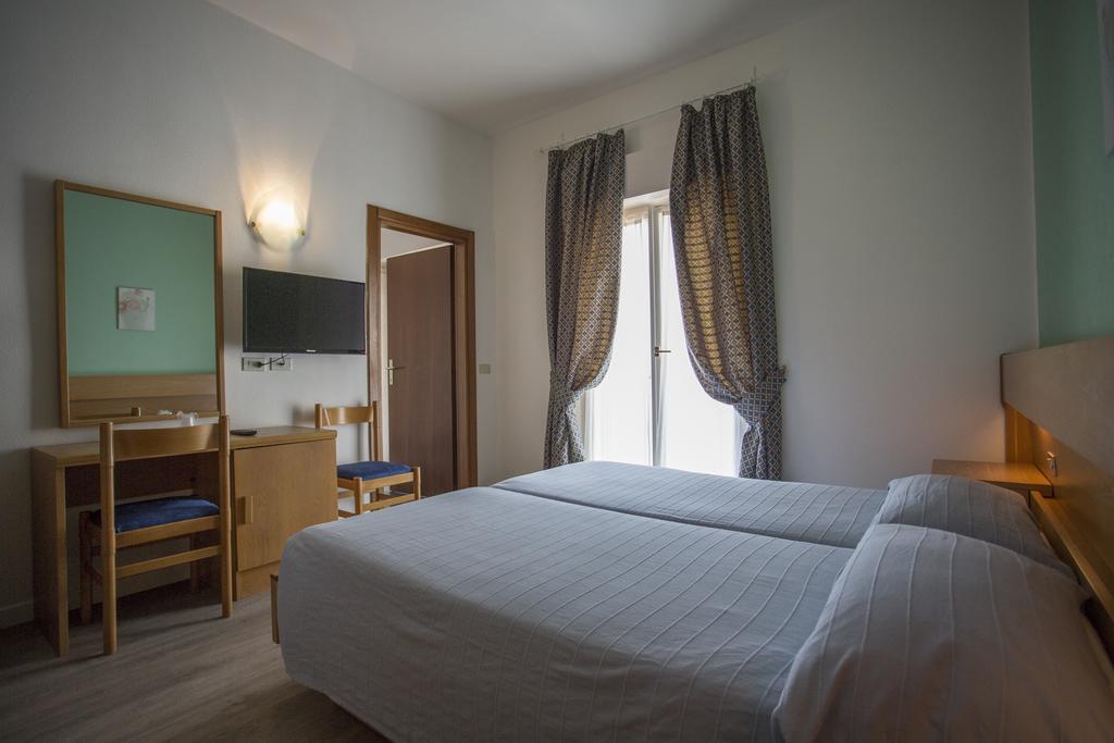Hotel Alberello Riva del Garda Room photo