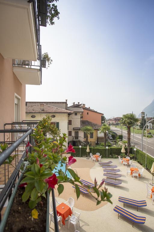 Hotel Alberello Riva del Garda Exterior photo