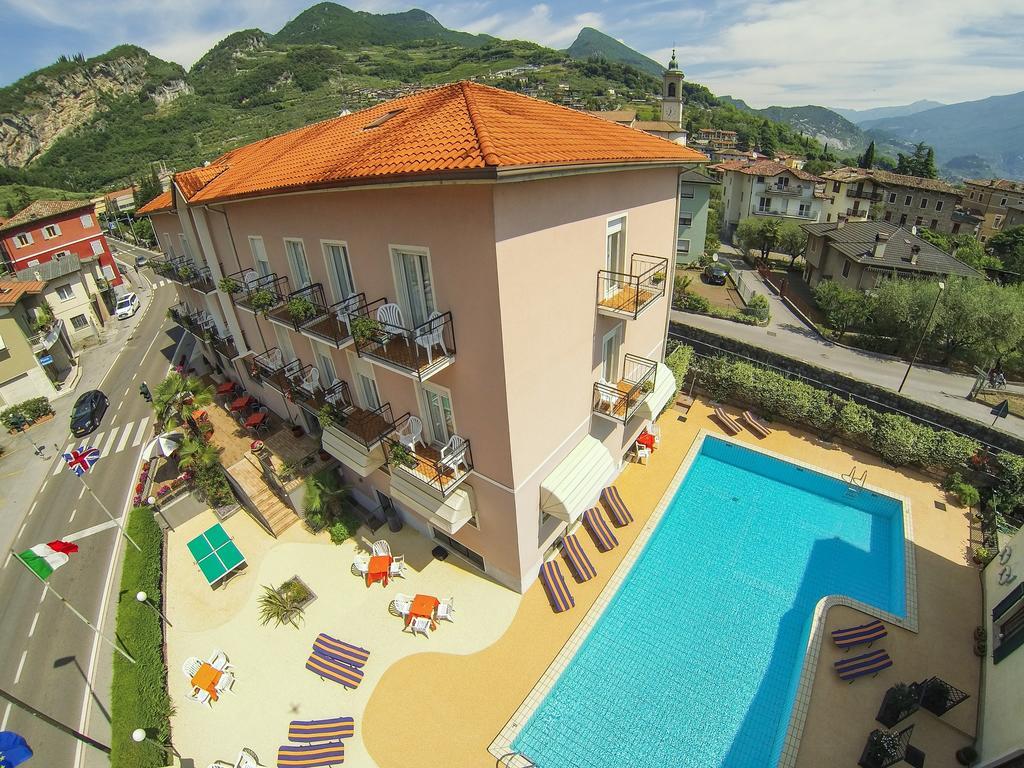 Hotel Alberello Riva del Garda Exterior photo